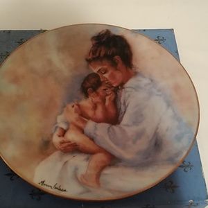 Collectable decorative plate
